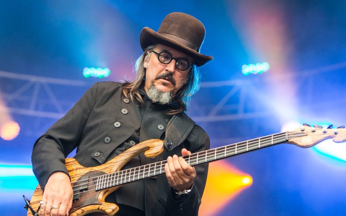 Les Claypool Strikes Gold: A Tri-Band Spectacle Kicks Off in Reno!